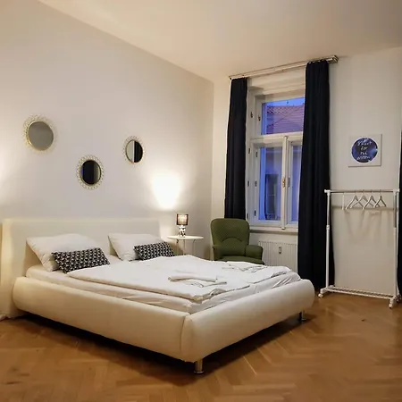 Spacious In The Historic Center * Praag