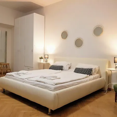 Appartement Spacious In The Historic Center